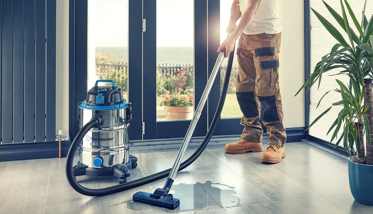 Máy hút bụi công nghiệp công suất lớn giúp hút sạch bụi bẩn