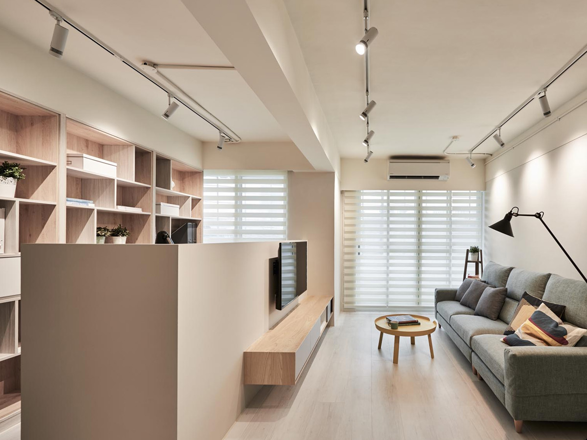 Đối với góc làm việc, bàn ghế nên có kích thước nhỏ gọn đặt ở gần khu vực cửa sổ giúp đón lấy ánh sáng tự nhiên