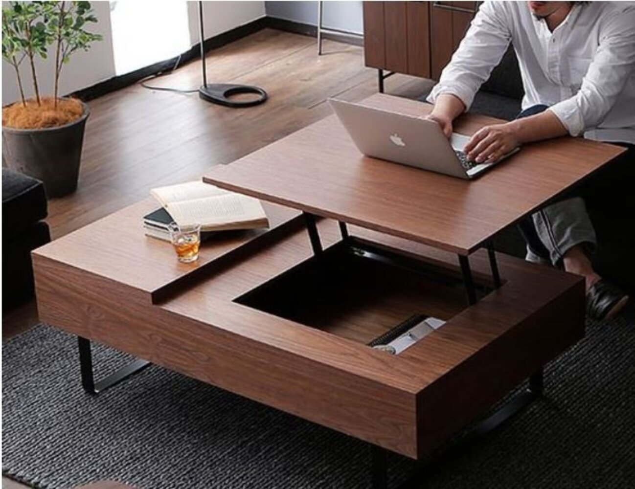 Ưu tiên lựa chọn nội thất đa dụng sẽ giúp phòng khách của bạn trông gọn gàng hơn