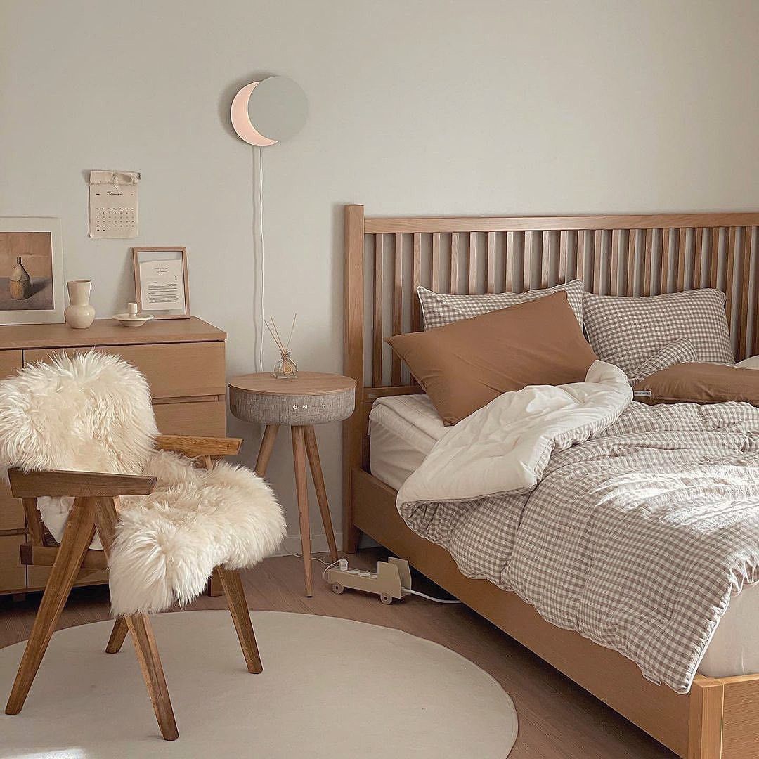 Mẫu decor phòng ngủ đơn giản mà ấm áp, tiện nghi