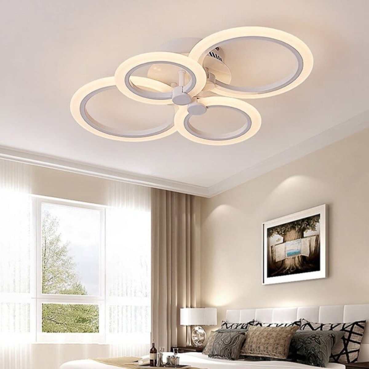 Lựa chọn đèn trần kiểu dáng bắt mắt sẽ tạo nên điểm nhấn hoàn hảo cho phòng khách của bạn