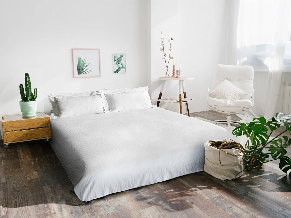 Khi lựa chọn cách trang trí phòng ngủ nhỏ không có giường, bạn hoàn toàn có thể bớt đi các khoản chi phí đắt đỏ khác