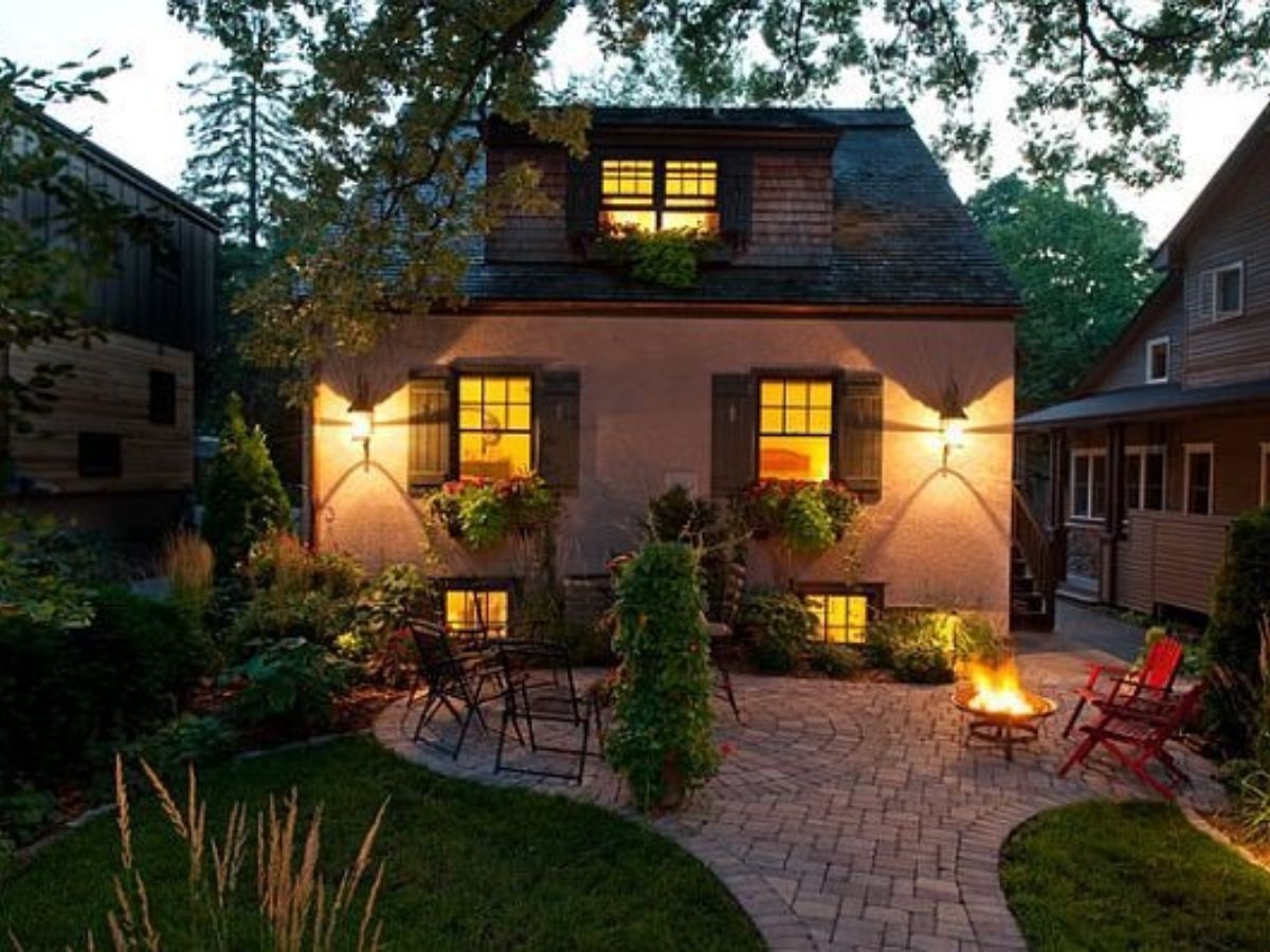 &Aacute;nh s&aacute;ng tạo cảm x&uacute;c cho s&acirc;n vườn nhỏ 1