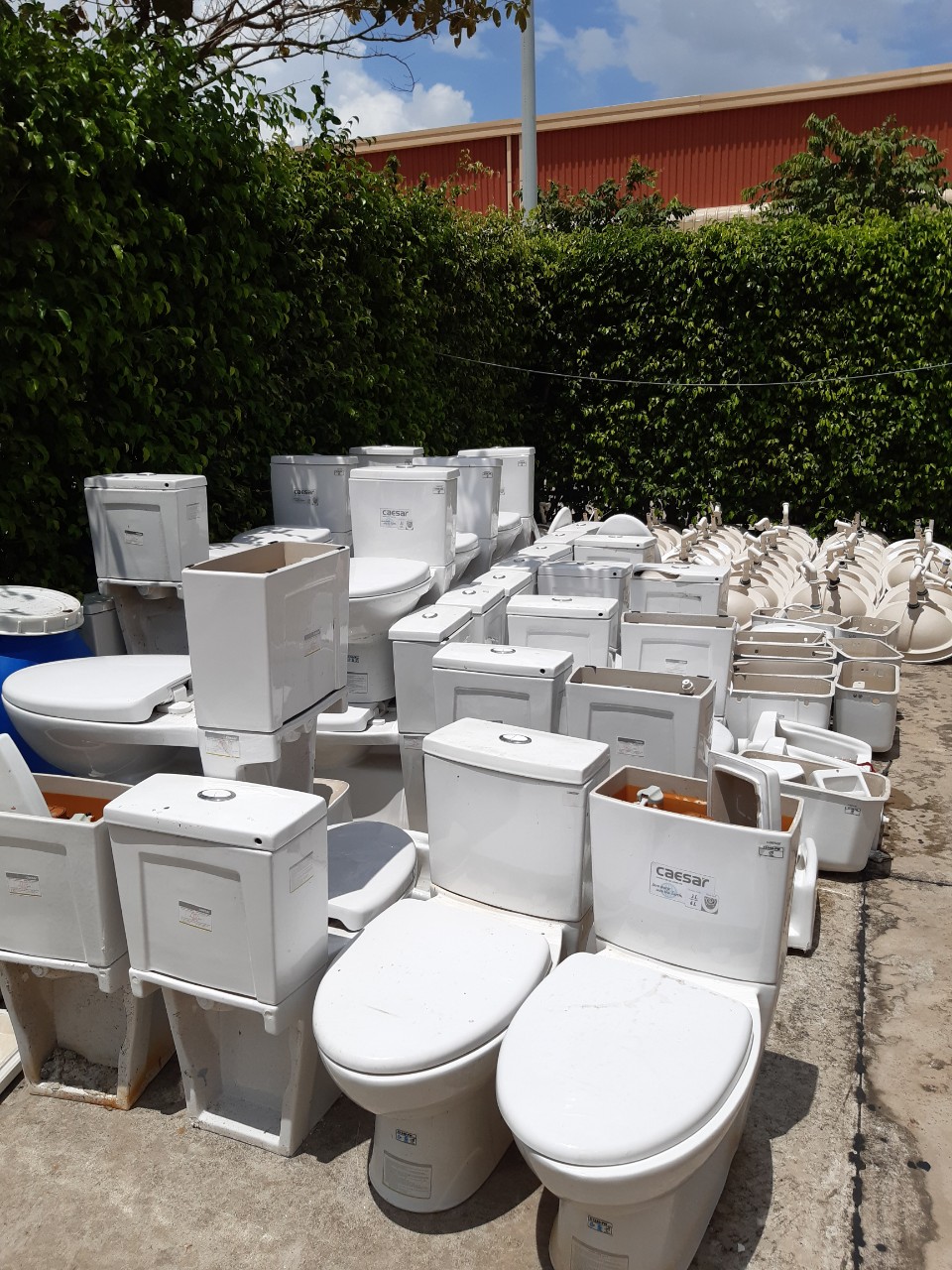 Thanh lý thiết bị vệ sinh cũ