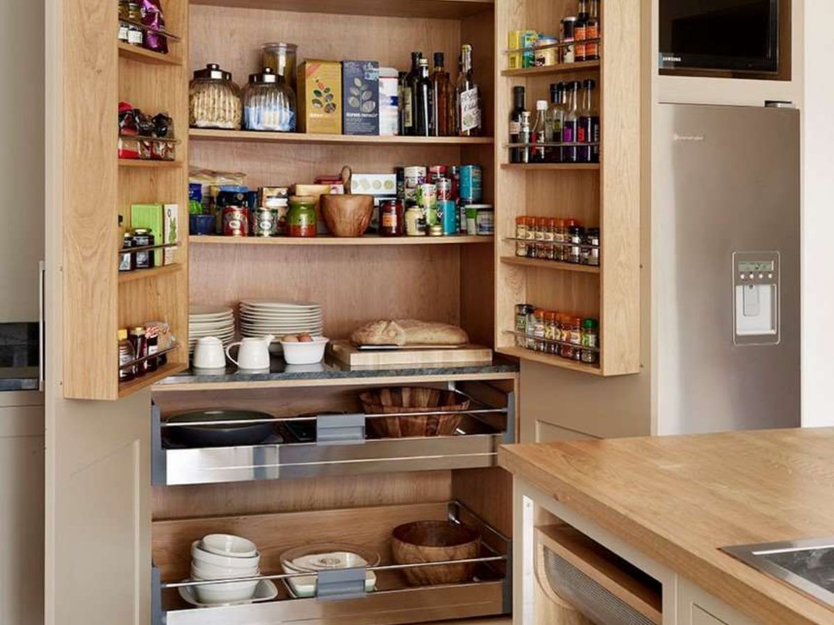 Lưu trữ nhiều đồ ăn, thực phẩm v&agrave; dụng cụ bếp 1