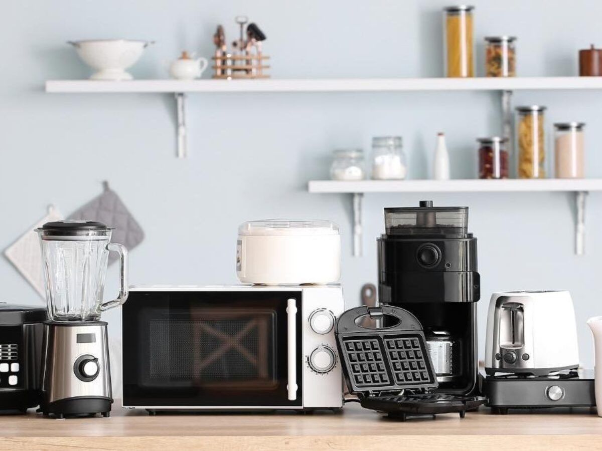 Sử dụng nhiều thiết bị điện trong kh&ocirc;ng gian bếp đang l&agrave; xu hướng