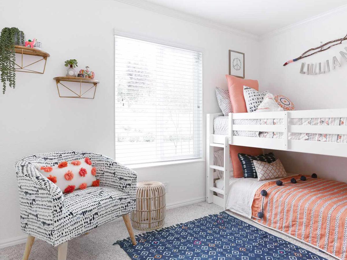 Giường tầng luôn là sự lựa chọn hoàn hảo, khi bậc phụ huynh muốn tạo ra một không gian sinh hoạt chung cho các bé