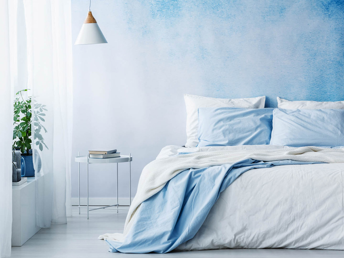 Màu xanh dương cùng màu trắng hòa quyện với nhau mang lại một không gian trẻ trung và thoải mái