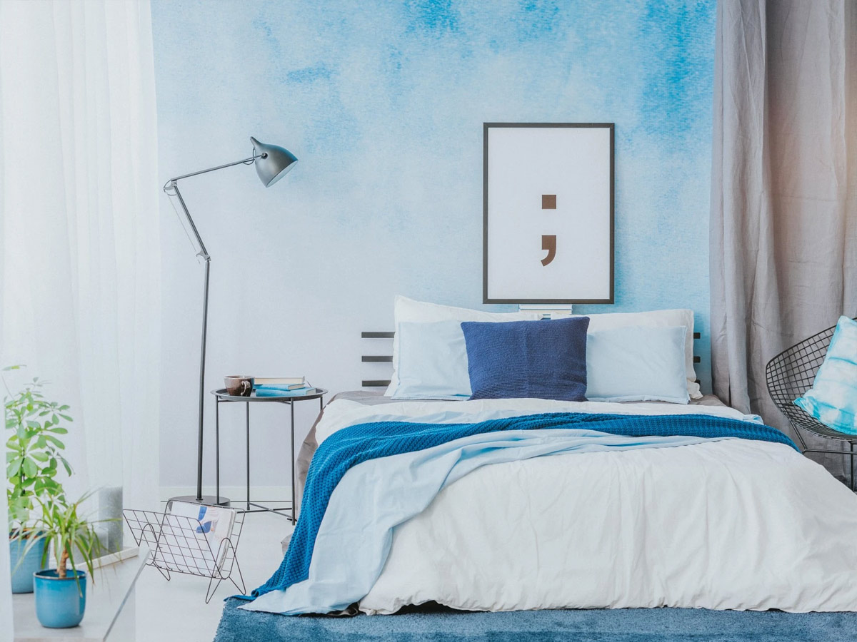 Những bức tranh vẽ sở hữu giá trị thẩm mỹ cao, góp phần tô điểm cho không gian phòng ngủ thêm lộng lẫy