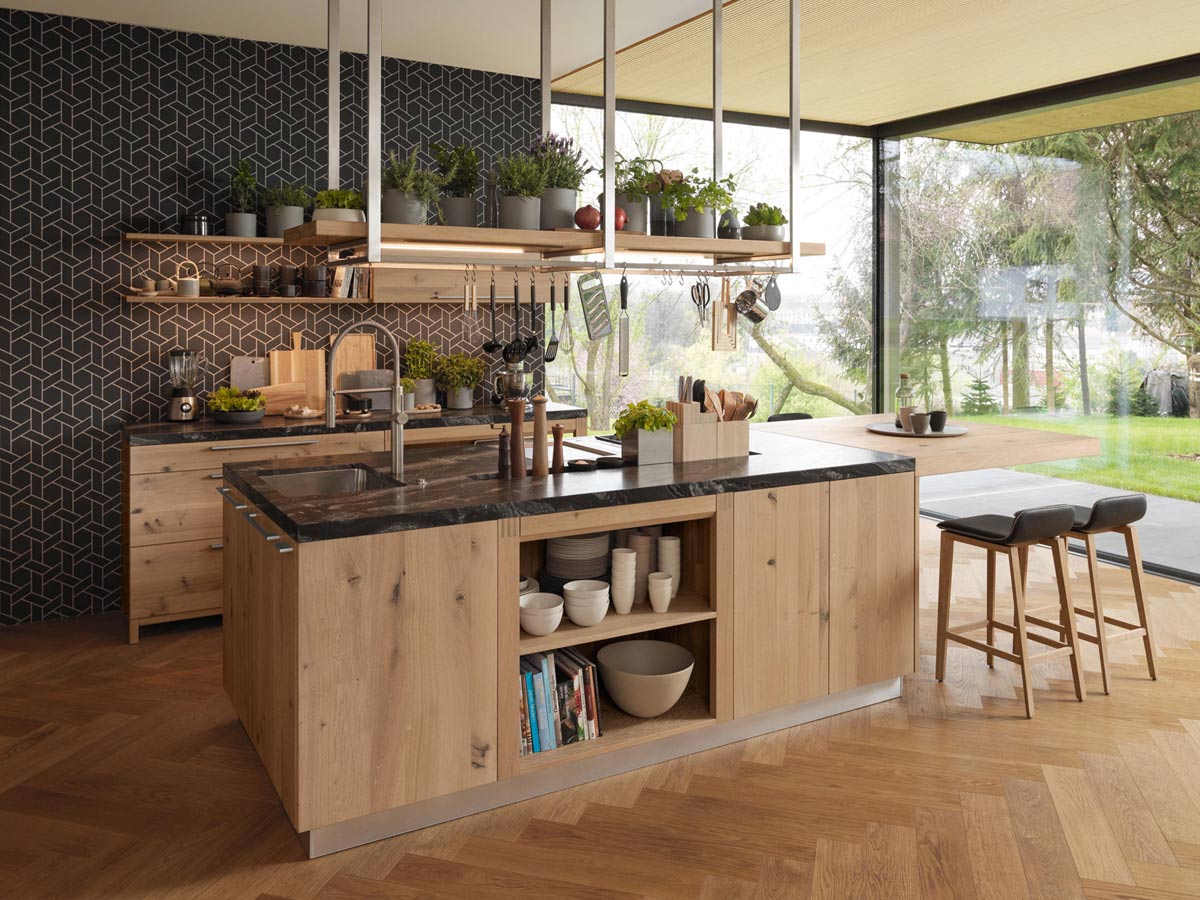 Không thể đặt bếp ngay vị trí trung tâm của ngôi nhà để tránh gây ra những ồn ào, bất hòa từ các thành viên trong gia đình