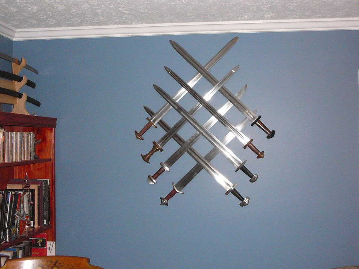 Hạn chế trang trí phòng ngủ bằng các đồ vật sắc nhọn, gai góc