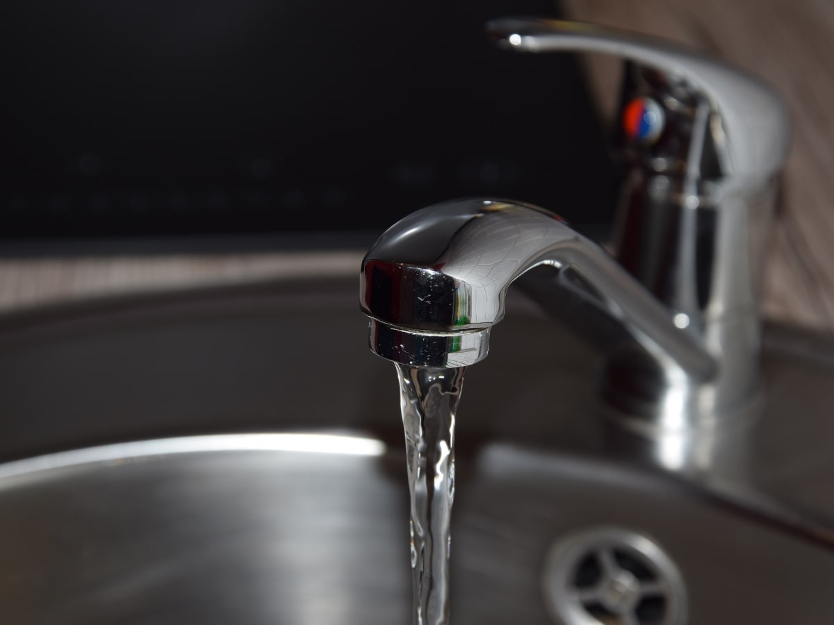 Vòi nước nóng lạnh đang được sử dụng một cách phổ biến trong các hoạt động sinh hoạt hàng ngày