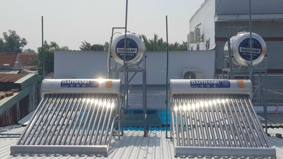 Nh&agrave; sử dụng với nước n&oacute;ng năng lượng mặt trời n&ecirc;n sử dụng sen tắm nhiệt độ