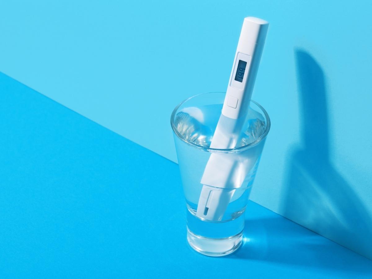 Kiểm tra nguồn nước bằng bút thử TDS được nhiều người sử dụng vì cách thực hiện dễ dàng