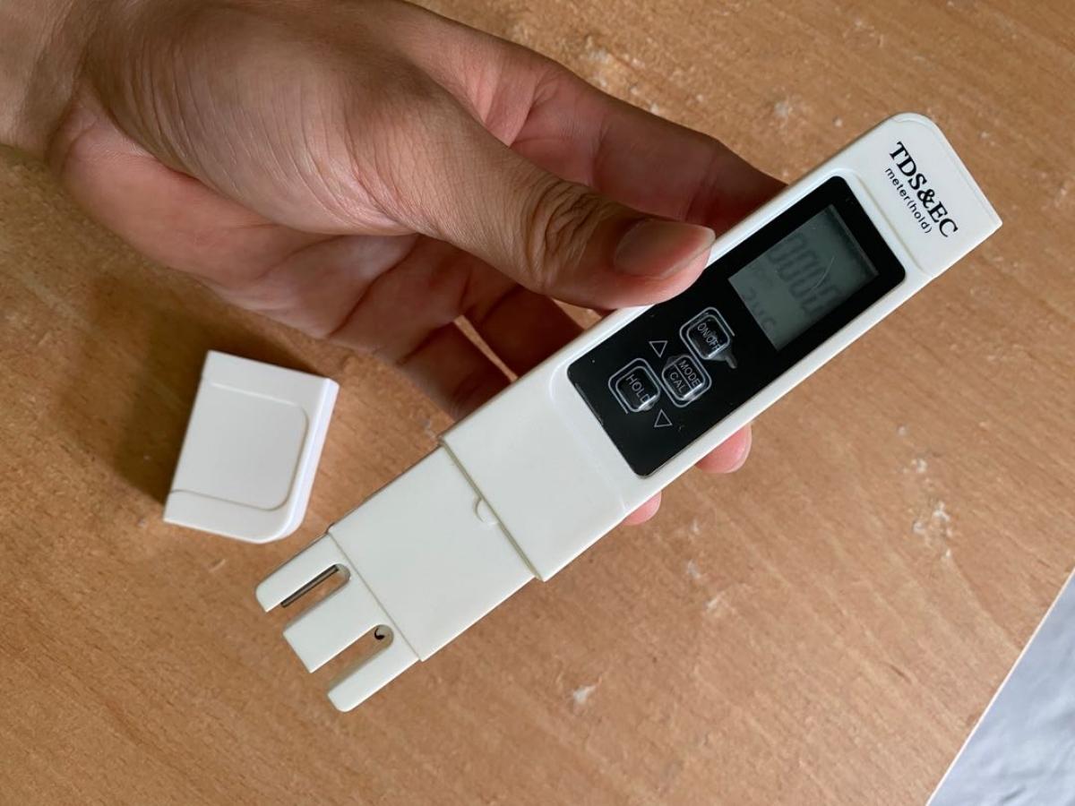 Bút đó TDS sẽ thể hiện được các chỉ số như: độ tinh khiết, độ đục, độ cứng của nước,...