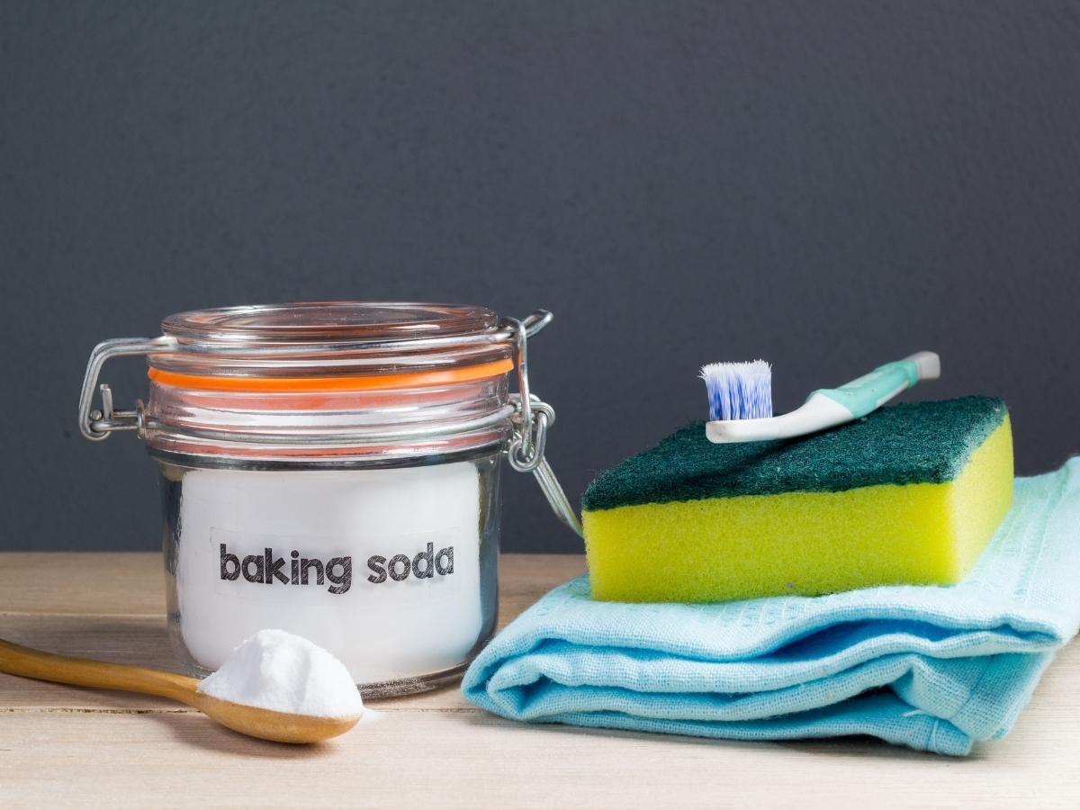 Dùng Baking Soda để khử mùi bồn cầu