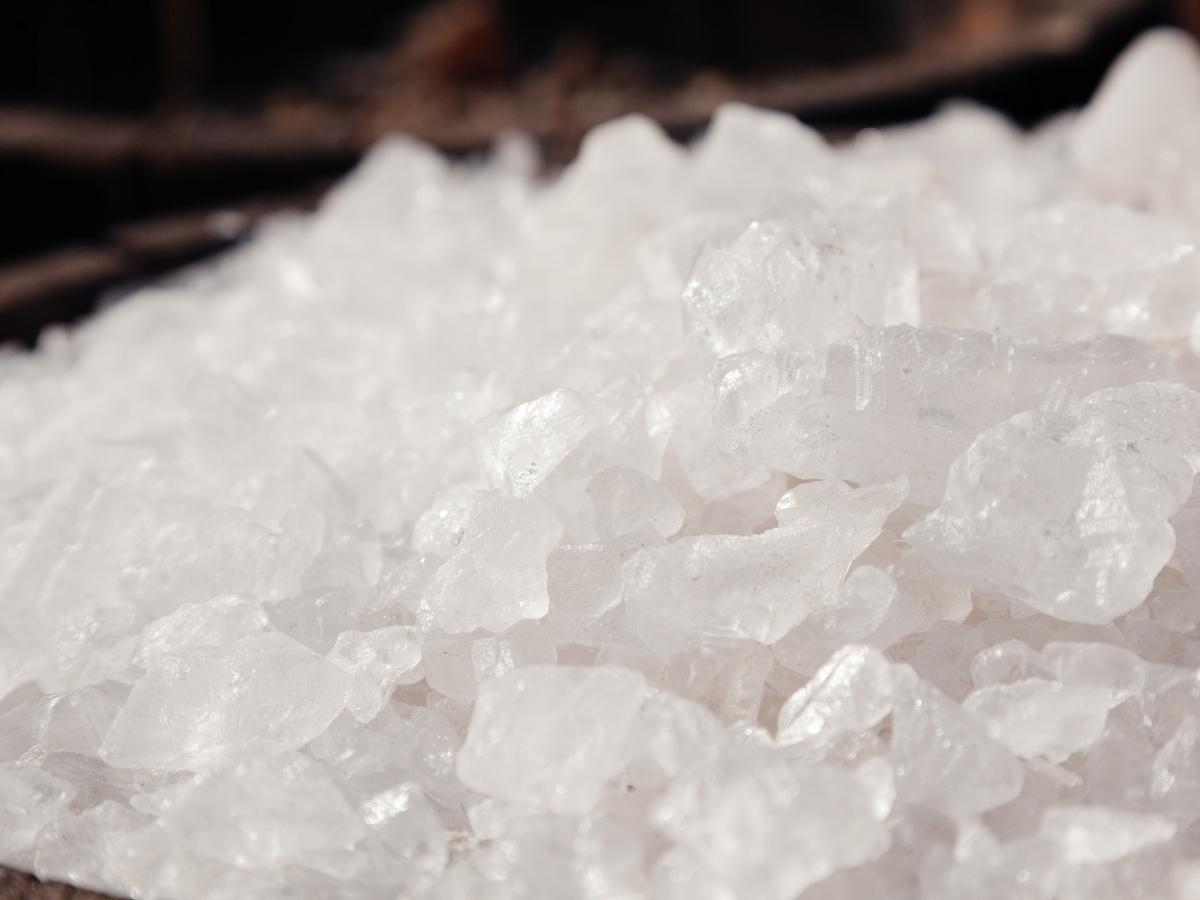 Kháng khuẩn và giảm mùi hôi chân với phèn chua