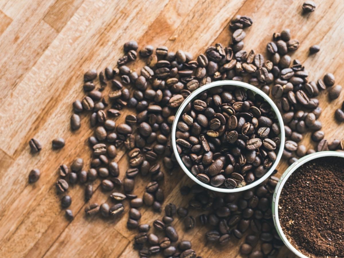 Khử mùi nhà mới xây bằng bã hoặc hạt cà phê