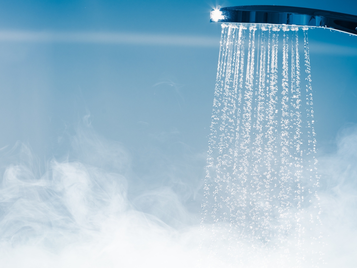 Nếu bạn đang cần thư giãn sau một ngày dài làm việc căng thẳng, thì việc tắm nước nóng sẽ có thể giúp ích rất nhiều cho điều này