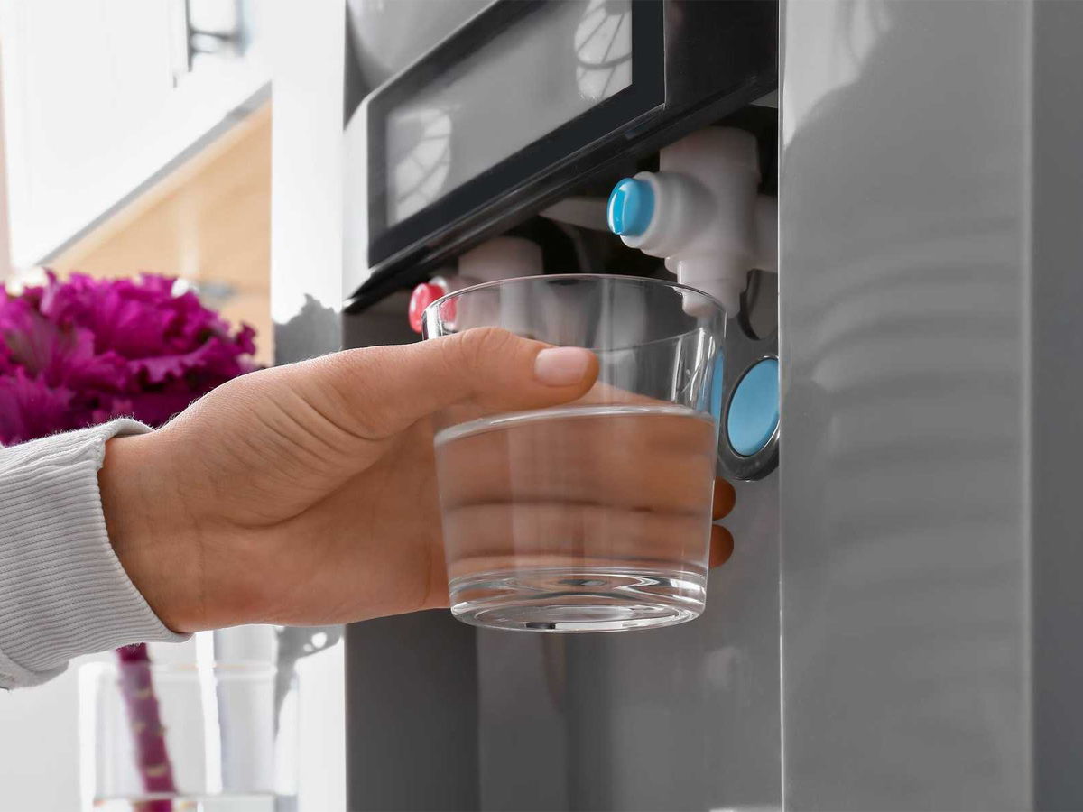 Nước lọc qua hệ thống RO được xem như nguồn nước sạch tinh khiết nhất và bạn có thể yên tâm hoàn toàn khi uống trực tiếp