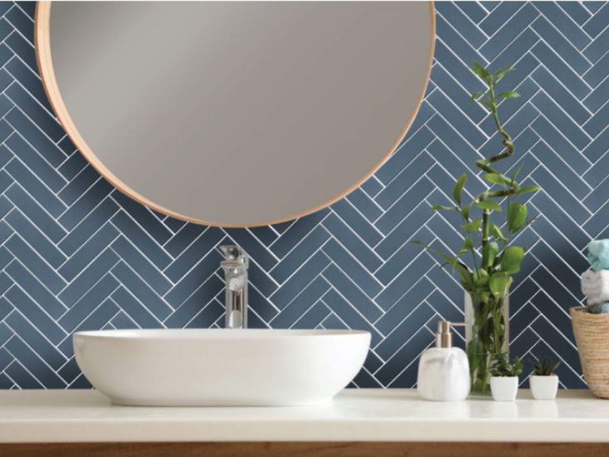 Gạch mosaic gi&uacute;p g&oacute;c lavabo th&ecirc;m phần bắt mắt