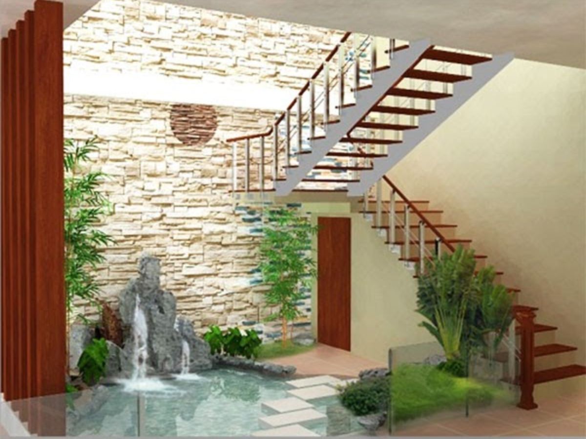 Cầu thang nh&agrave; ống kết hợp giếng trời v&agrave; tiểu cảnh nhỏ tạo n&ecirc;n một g&oacute;c thư gi&atilde;n đầy sức sống