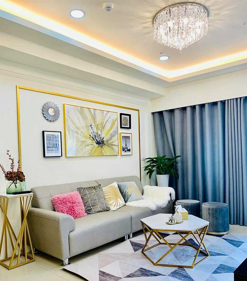 Trang trí thêm tranh và họa tiết trên tường cho phòng khách nhỏ thêm độc đáo hơn