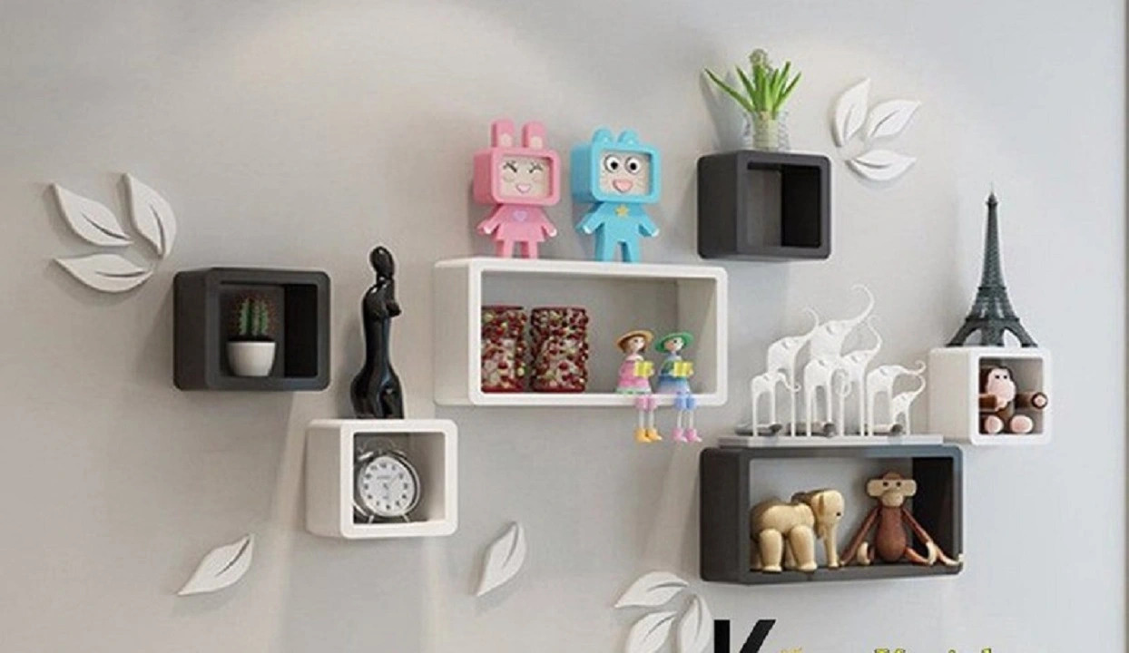 Kệ trang trí ô vuông kết hợp các hoa văn nổi bật