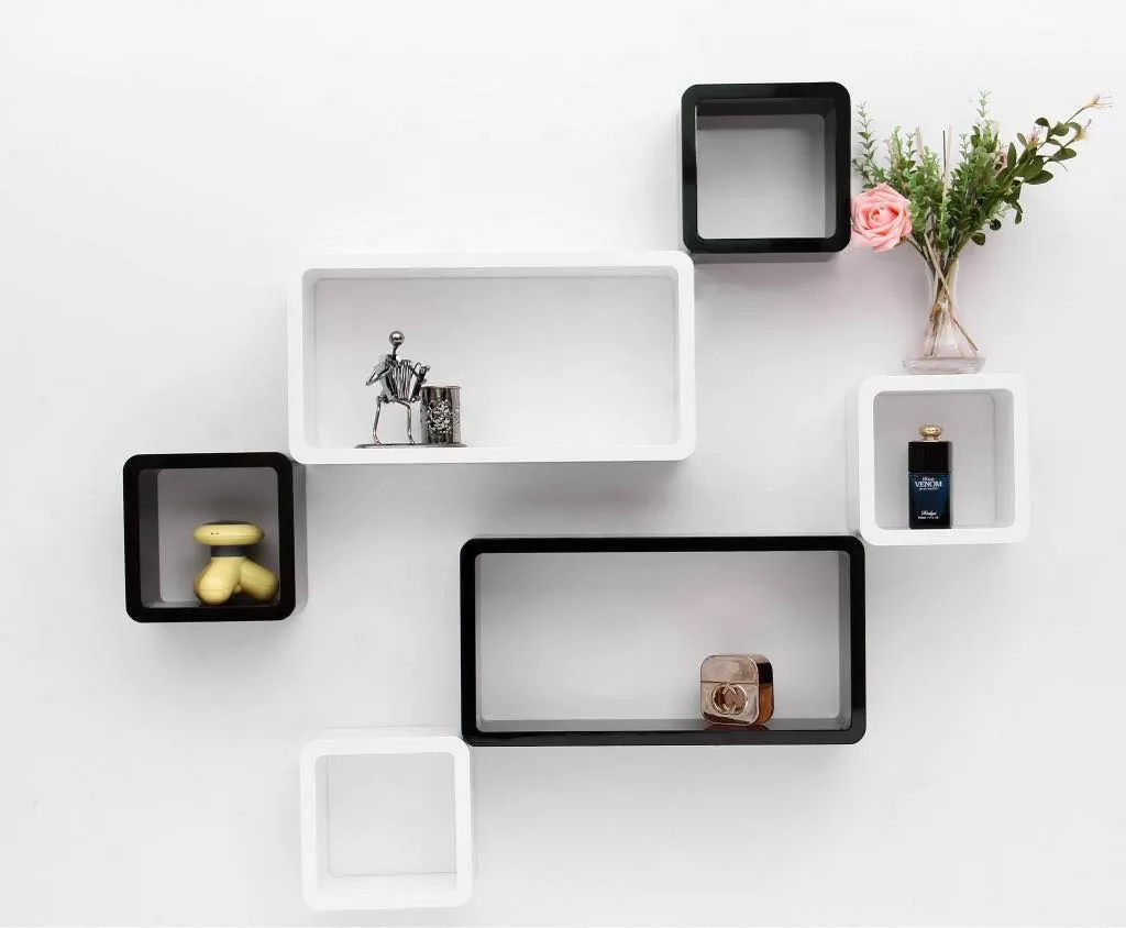 Sắp xếp kệ vuông với hai màu trắng đen đơn giản và hiện đại