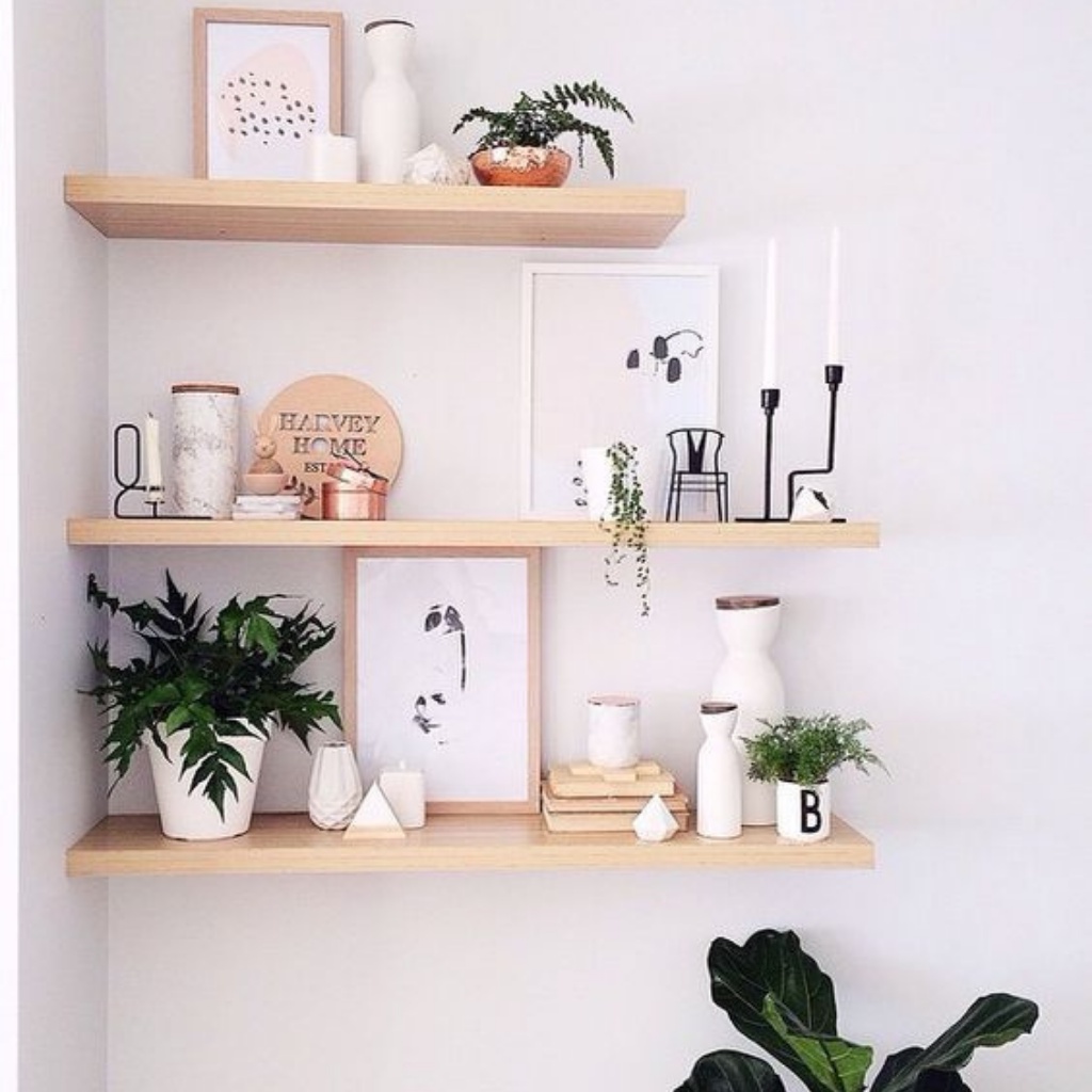 KỆ trang trí phòng khách thanh ngang màu be gỗ
