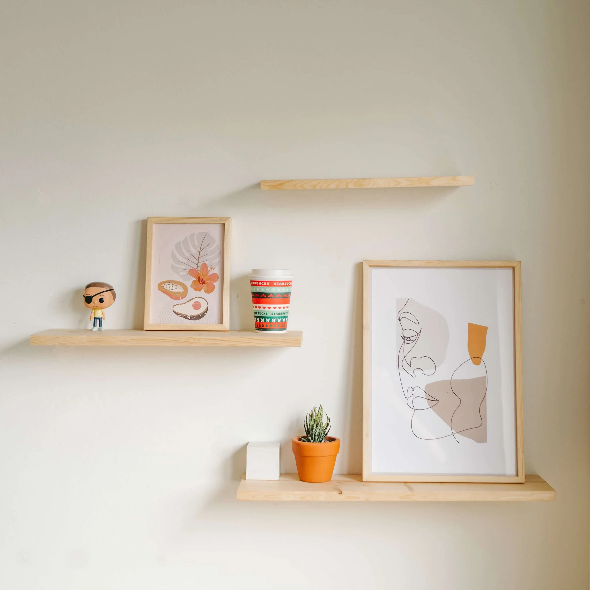 Kệ thanh ngang đơn giản nhưng tinh tế