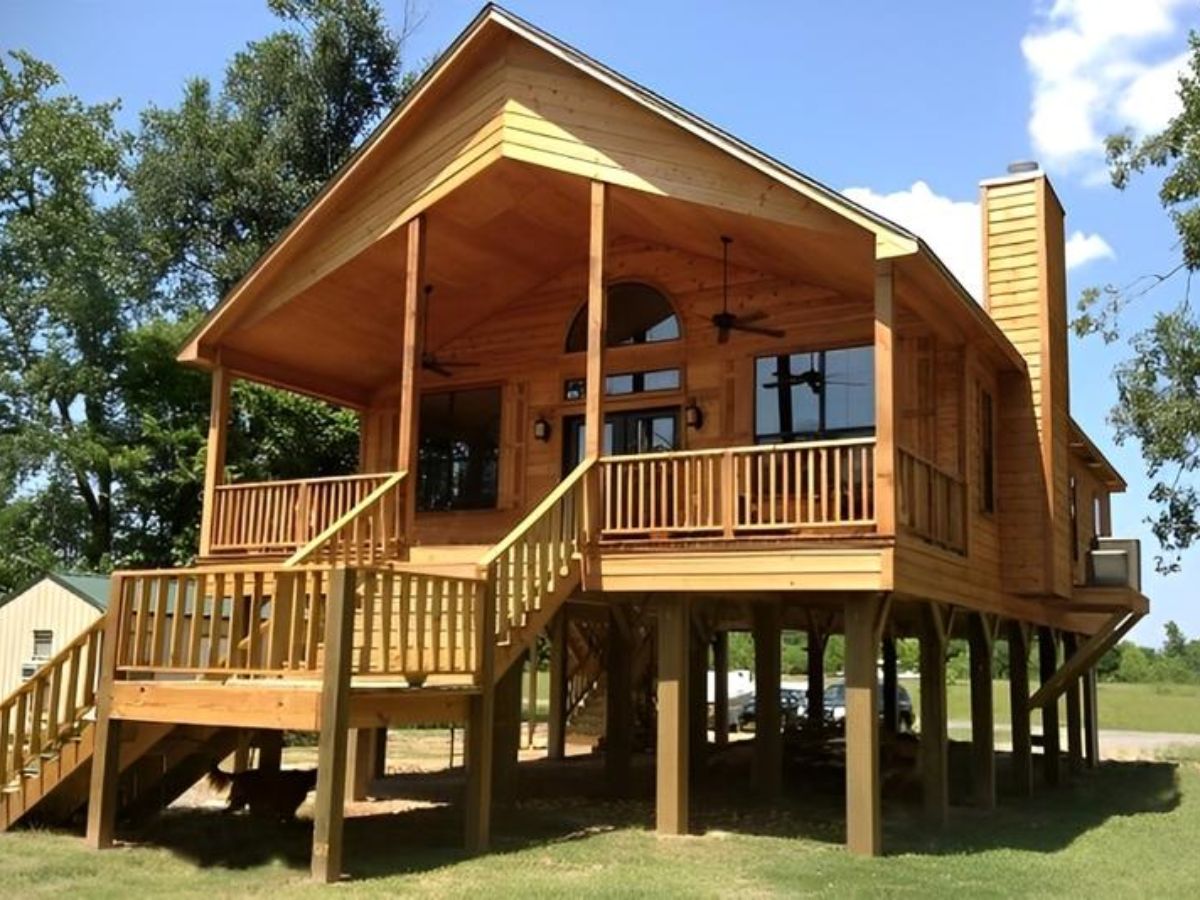 Thiết kế nh&agrave; s&agrave;n bằng gỗ pha trộn giữa n&eacute;t truyền thống v&agrave; hiện đại