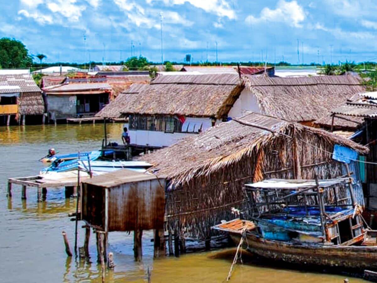 C&aacute;c mẫu nh&agrave; s&agrave;n ph&ugrave; hợp với những khu vực c&oacute; địa h&igrave;nh thấp hoặc s&ocirc;ng suối