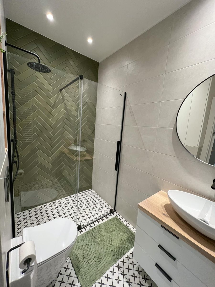 Những mẫu nhà vệ sinh diện tích nhỏ - phối màu gạch hợp lý