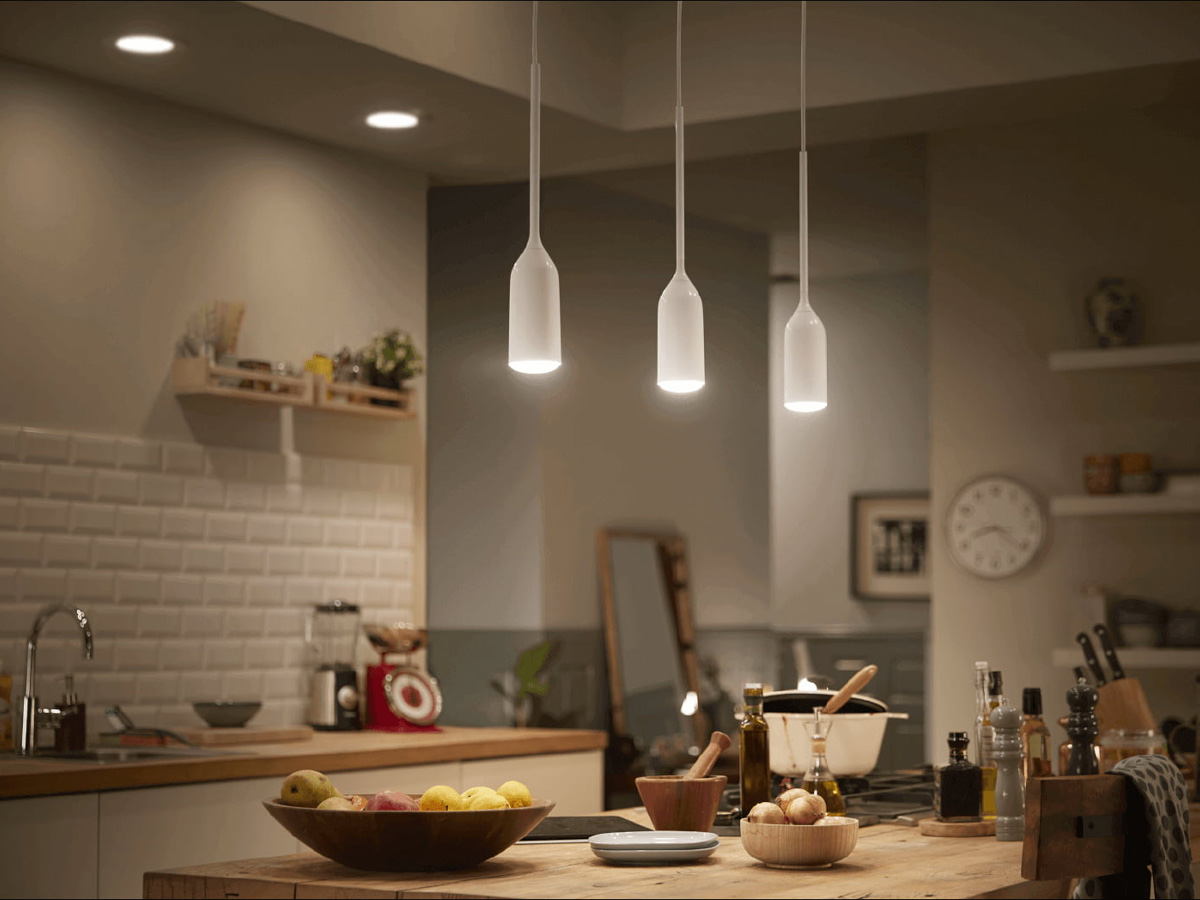 Việc lựa chọn được các mẫu đèn trang trí phòng bếp thích hợp sẽ giúp không gian bếp nhà bạn thêm phần sinh động, ấn tượng mỗi khi về đêm