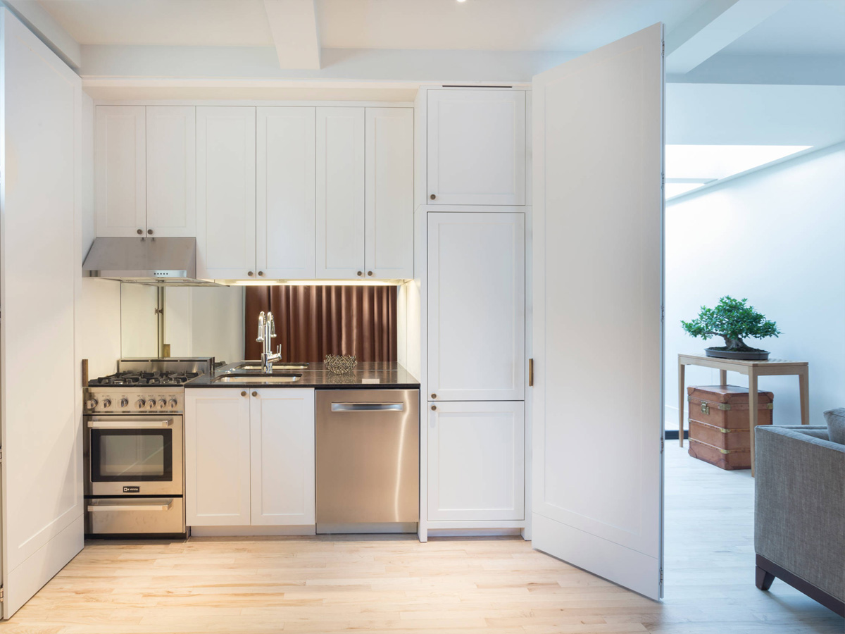 Những mẫu kệ bếp treo tường là món đồ nội thất cần thiết trong phòng bếp giúp làm tăng công năng, tiện ích sử dụng