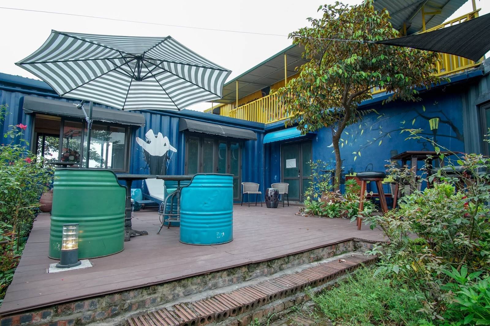 he Factory Ba Vì còn tận dụng những thùng phuy và khoác lên chúng một diện mạo mới, trở thành các chiếc ghế bành theo chuẩn concept nhà xưởng