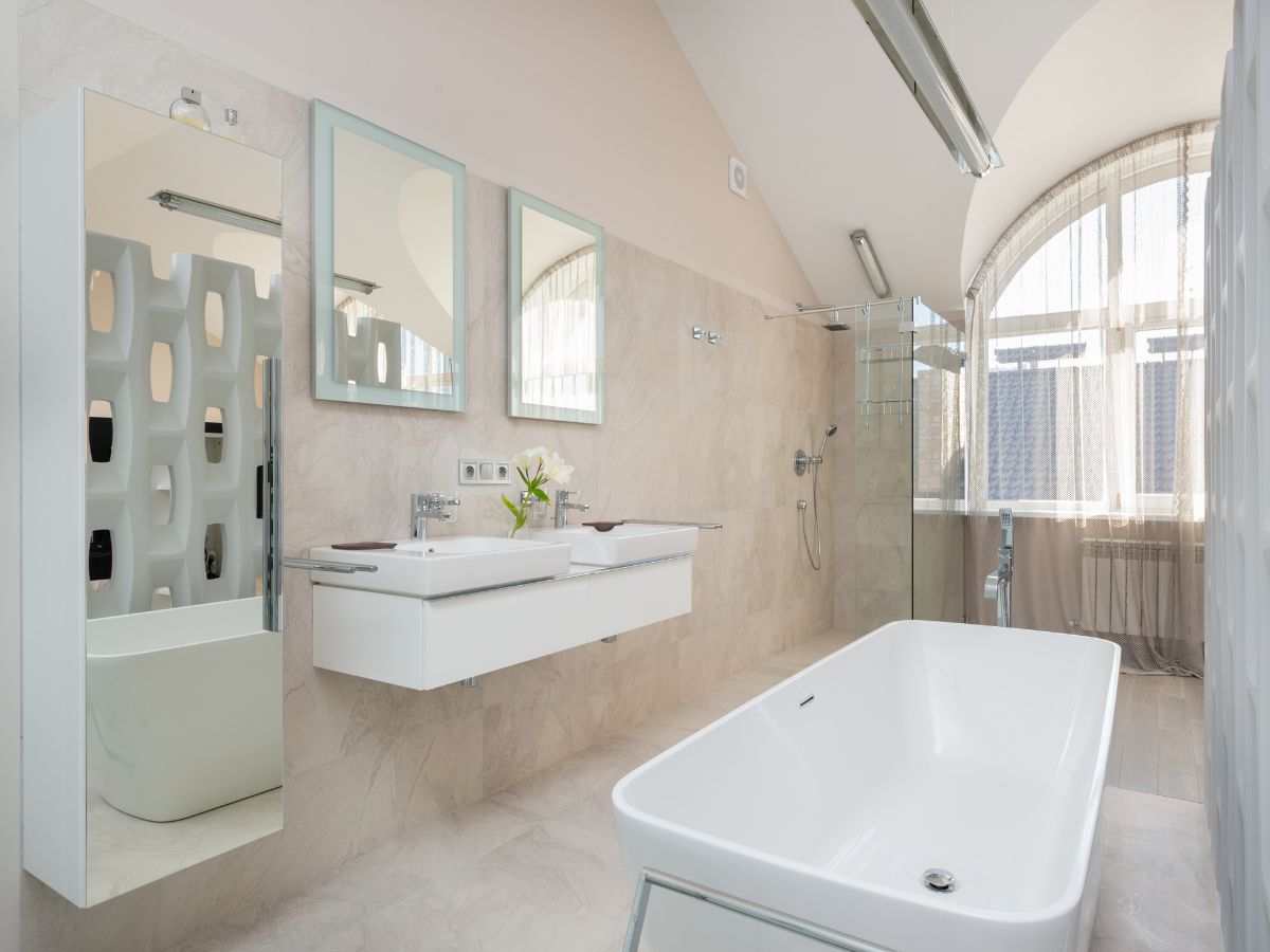 Thiết bị vệ sinh được thiết kế rất tinh tế và đẳng cấp trong không gian nhà tắm phong cách Nhật