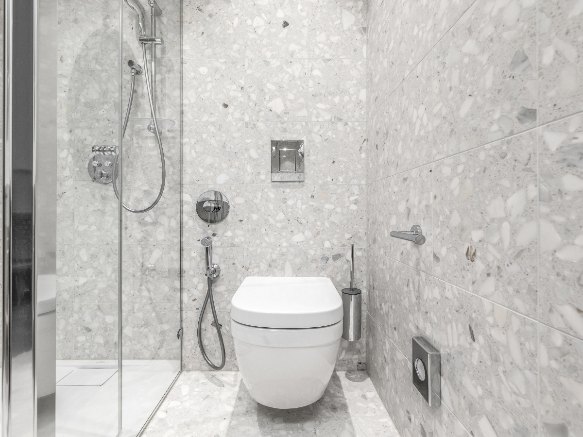 Các thiết bị vệ sinh cao cấp, sáng bóng chính là điểm nhấn cho phòng tắm Minimalist