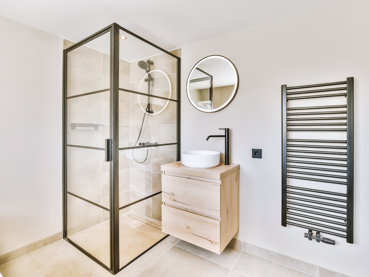 Bồn tắm đứng sang trọng và đơn giản cho phòng tắm Minimalist