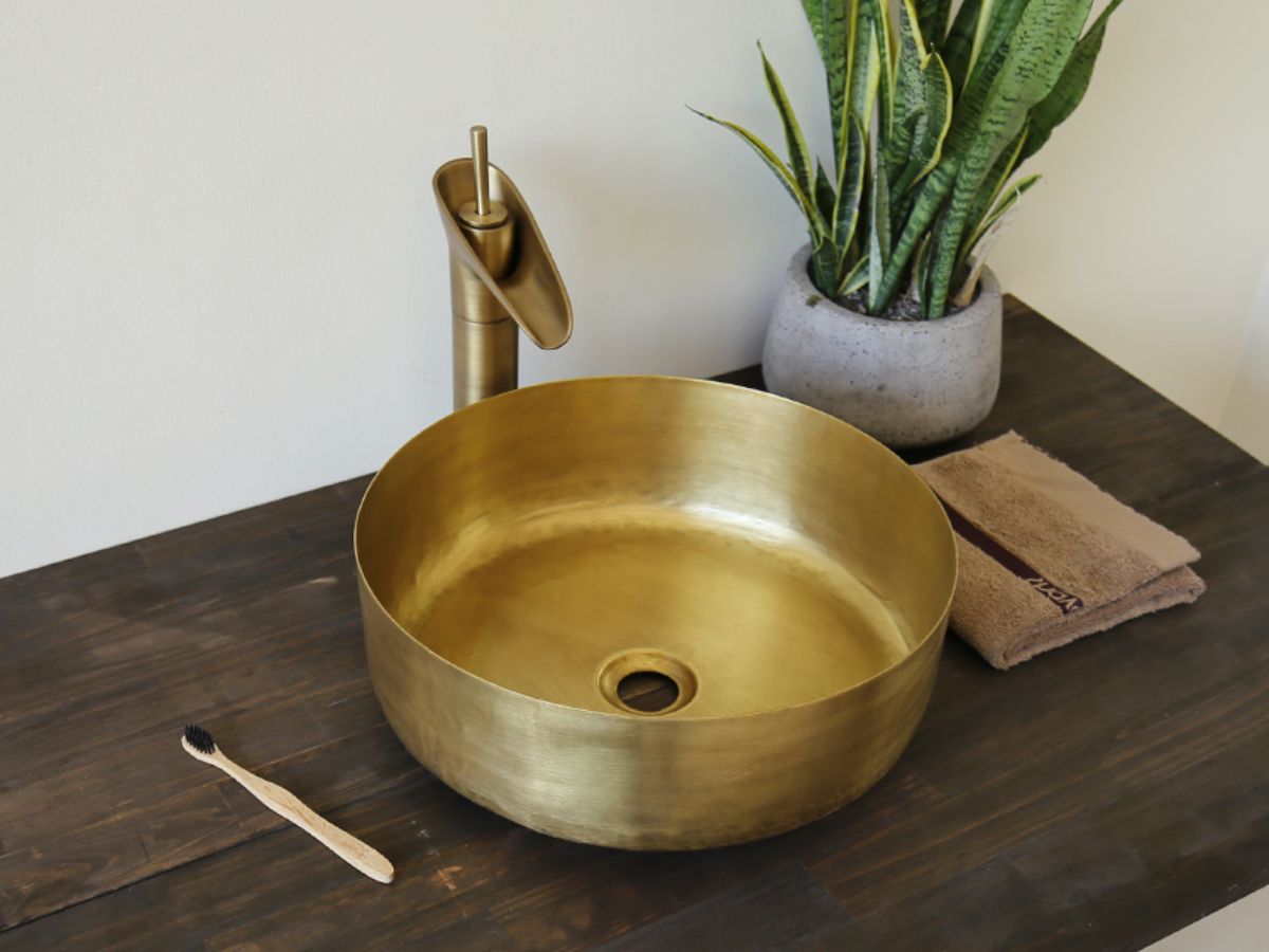 Lavabo nhà tắm chất liệu đồng tự nhiên