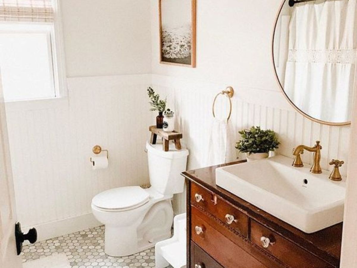 Ánh sáng tự nhiên được tận dụng cho nhà tắm vintage