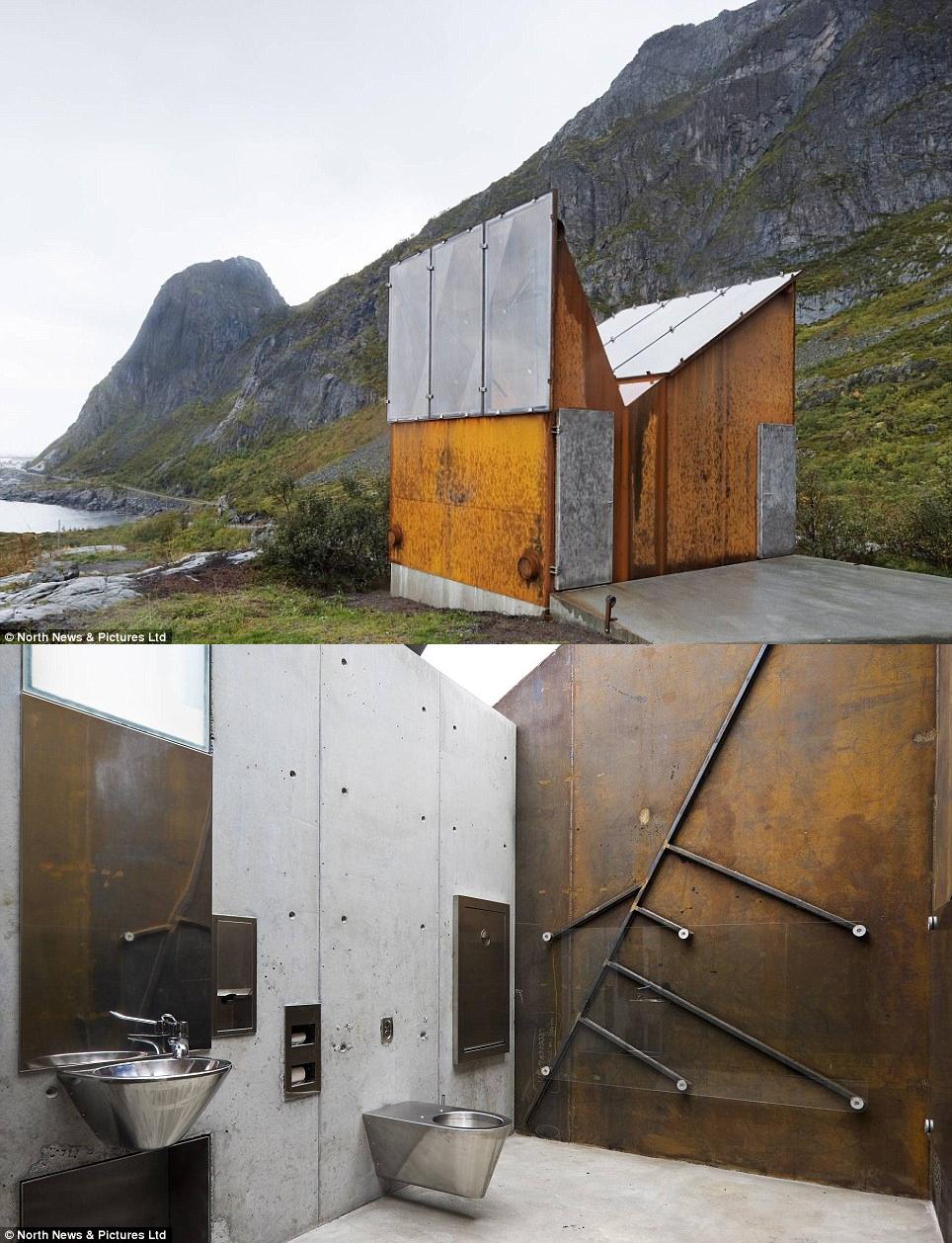 Toilet bên đường ở Reststop Akkarvikodden (Lofoten, Na Uy)