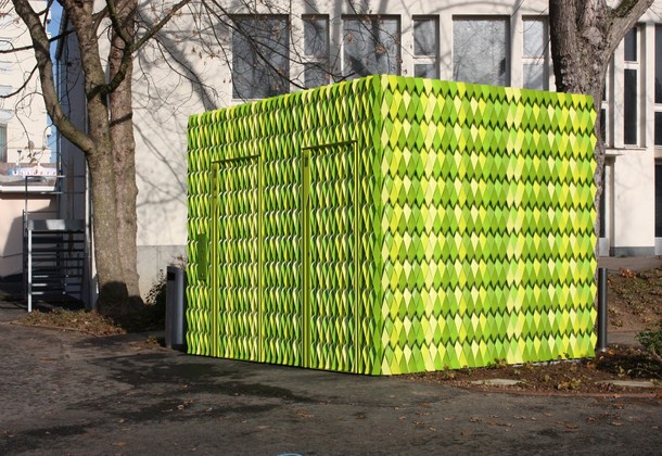 Một toilet công cộng tại Uster, Thụy Sĩ với thiết kế nổi bật trên phố.