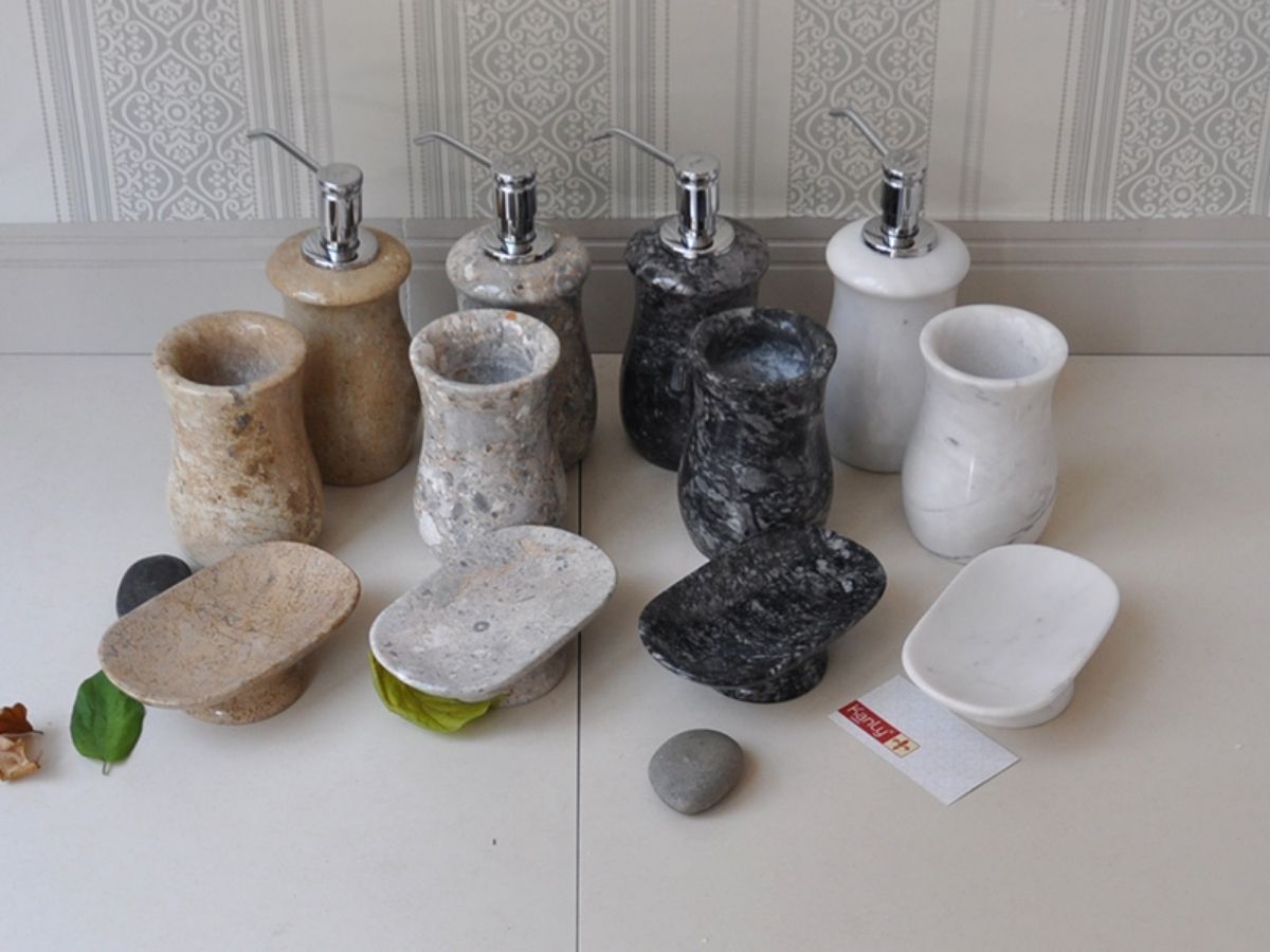 Một số phụ kiện h&agrave;i h&ograve;a với nh&agrave; tắm phong c&aacute;ch t&acirc;n cổ điển