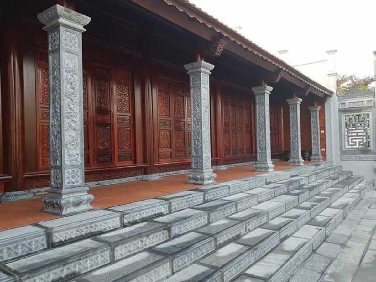Mẫu cột nh&agrave; chạm khắc hoa văn cổ điển 2