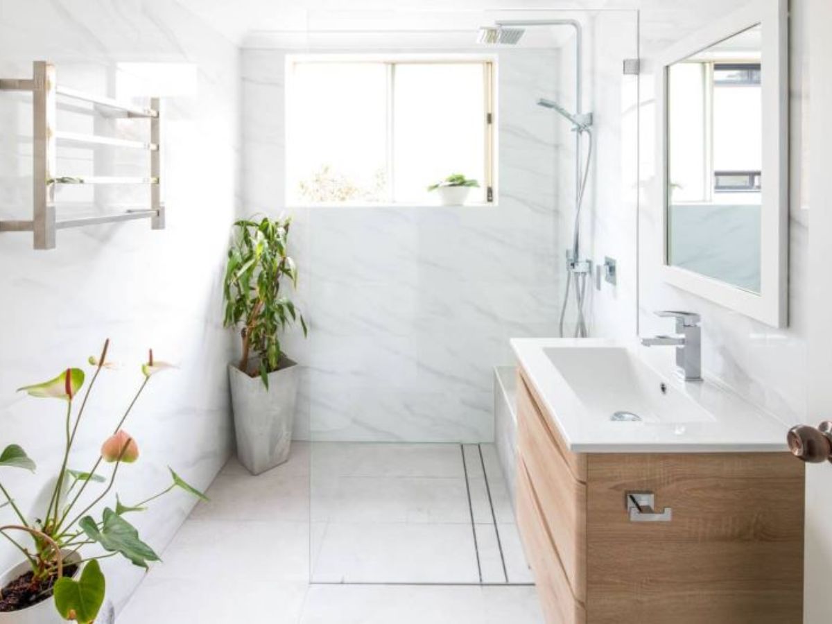 Nh&agrave; tắm gọn đẹp với c&acirc;y xanh gần gũi thi&ecirc;n nhi&ecirc;n