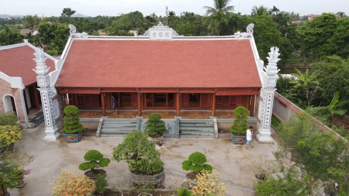 Nh&agrave; gỗ s&acirc;n vườn 5 gian