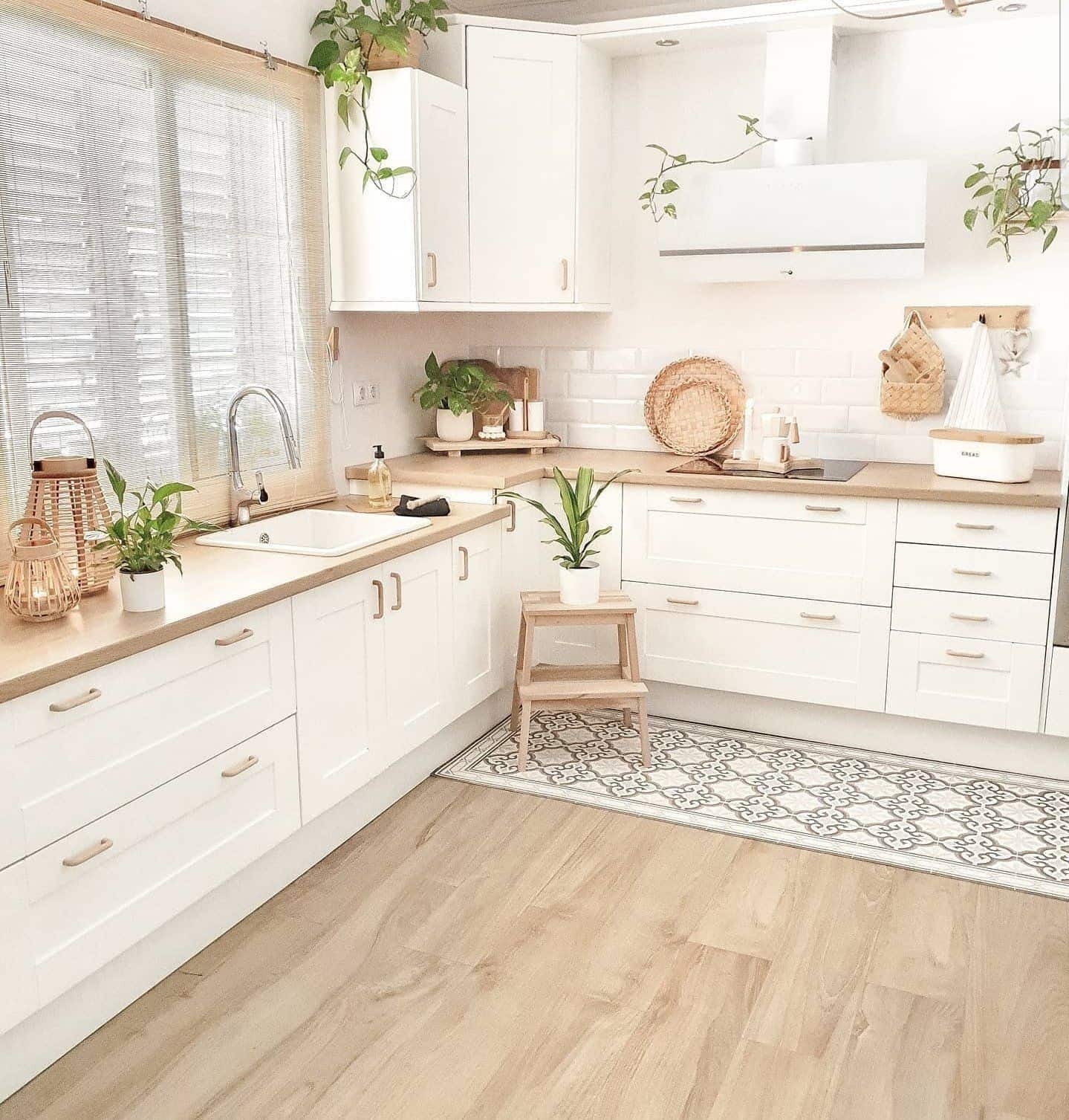 Trang trí nhà bếp nhỏ với tranh