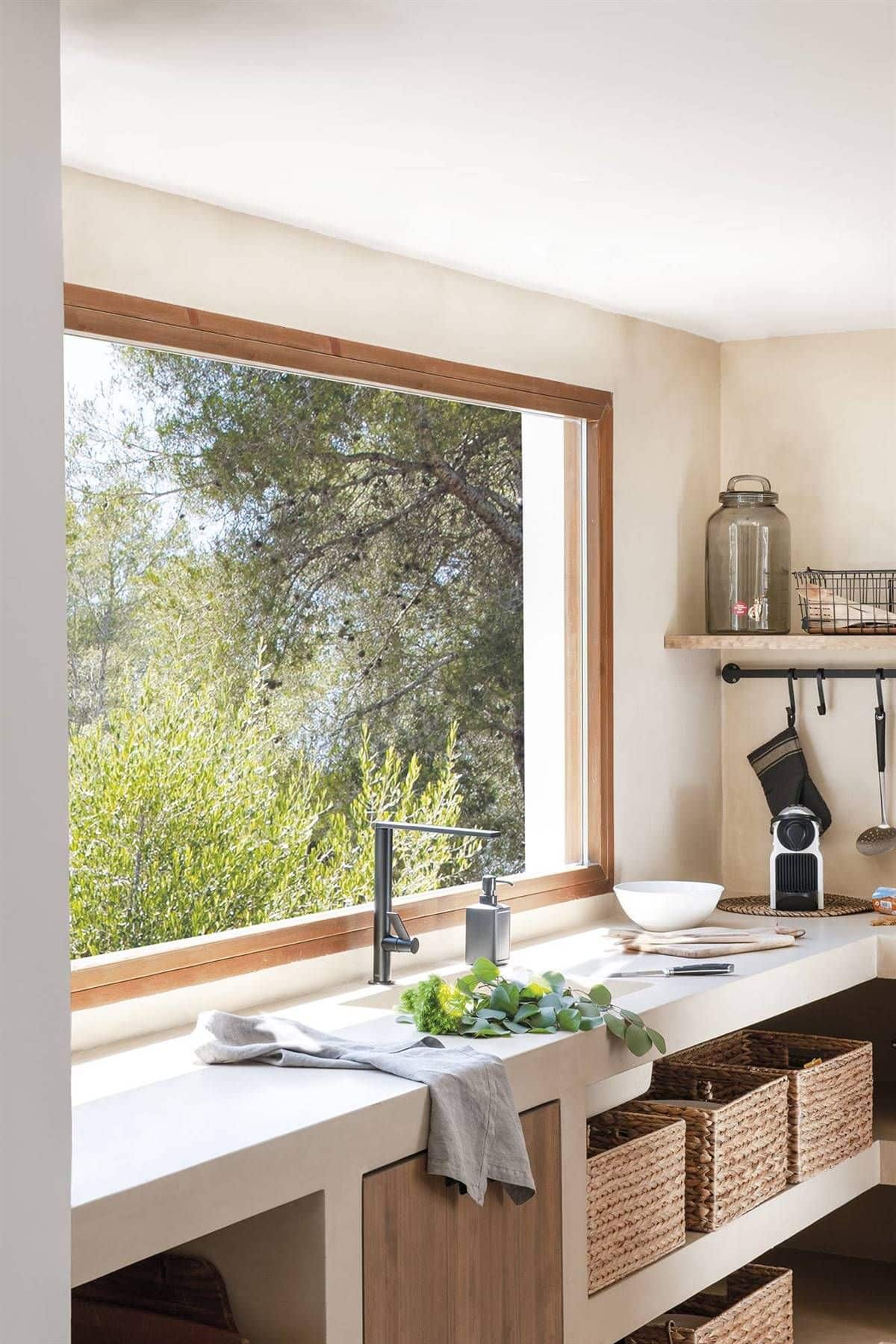 Mẫu cửa sổ mở thông thoáng bằng kính